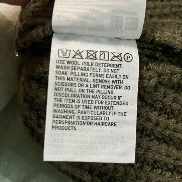 NWT Uniqlo x Anya Hindmarch Heattech Knitted Cap Kids S Green Trapper Hat - Picture 7 of 7